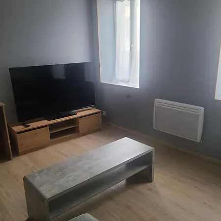 Apartment T1 Place Keruscun Proche Du Centre & De La Gare Avec Internet